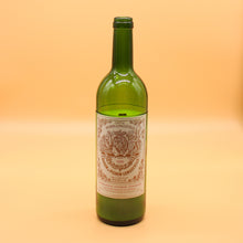 Load image into Gallery viewer, Gift Set Chateau Pichon-Longueville Baron 1996 | Cinnamon & Orange 100hr Wine Bottle Candle
