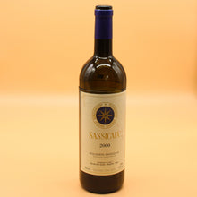 Load image into Gallery viewer, Gift Set Vega Sicilia Unico 1999 | Coffee & Nutmeg | 100hr Wine Bottle Candle