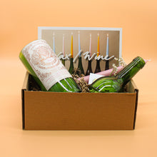 Load image into Gallery viewer, Gift Set Chateau Pichon-Longueville Baron 1996 | Cinnamon & Orange 100hr Wine Bottle Candle