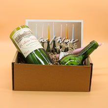 Load image into Gallery viewer, Gift Set Chateau Calon-Segur 1996 | Patchouli & Lavender 100hr Wine Bottle Candle