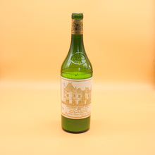 Load image into Gallery viewer, Gift Set Chateau Haut-Brion 1991 | Eucalyptus & Cedarwood | 100hr Wine Bottle Candle