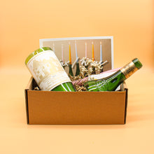 Load image into Gallery viewer, Gift Set Chateau Haut-Brion 1991 | Eucalyptus & Cedarwood | 100hr Wine Bottle Candle