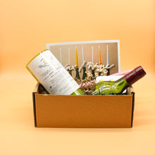 Load image into Gallery viewer, Gift Set Vega Sicilia Unico 1999 | Coffee & Nutmeg | 100hr Wine Bottle Candle