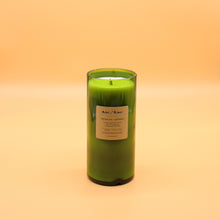 Load image into Gallery viewer, Gift Set Château Margaux 2000 | Cedarwood &amp; Geranium | 100hr Wine Bottle Candle
