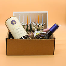 Load image into Gallery viewer, Gift Set Sassicaia 1998 | Eucalyptus &amp; Cedarwood | 100hr Wine Bottle Candle
