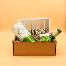 Load image into Gallery viewer, Gift Set Bandol Cuvee Speciale  2000 | Juniper &amp; Lemongrass | 100hr Wine Bottle Candle
