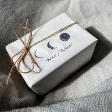 Load image into Gallery viewer, Kumeu Village Pinot Noir | Geranium &amp; Cedarwood | Scented Candle
